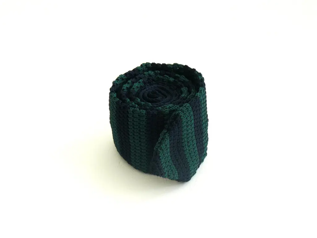 Cravate tricot bleue et verte, seconde vue